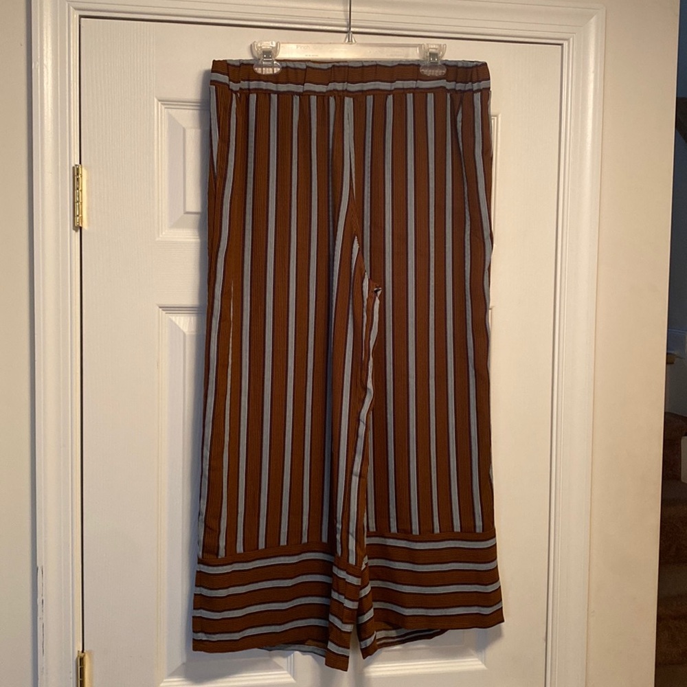 Weekend Elastic Waist Crop Pants…size 1X